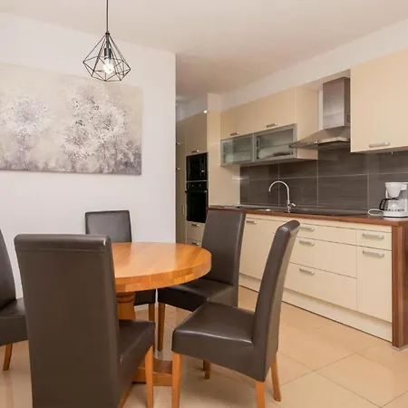 Casa vacanze Nice In With Heated Swimming Pool Makarska