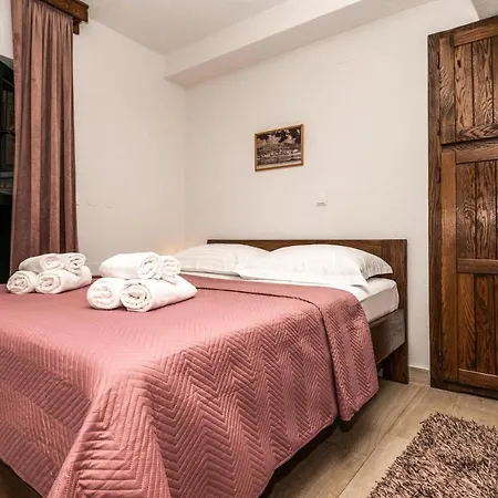 Casa vacanze Nice In With Heated Swimming Pool