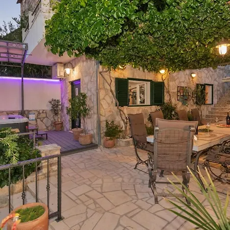 Nice In With Heated Swimming Pool *
