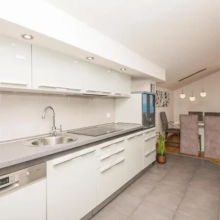 Nice In With Heated Swimming Pool Casa vacanze *