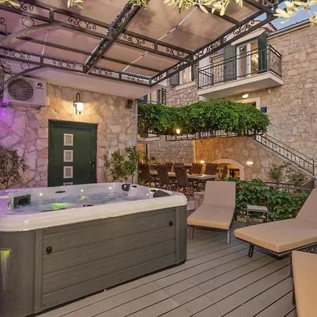Nice In With Heated Swimming Pool *