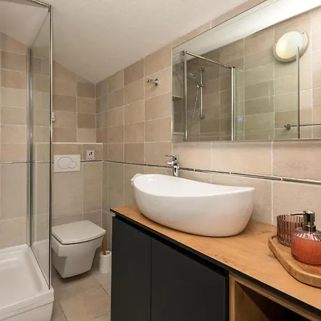 Nice In With Heated Swimming Pool Casa vacanze *