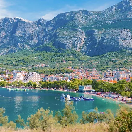 Nice In With Heated Swimming Pool Makarska